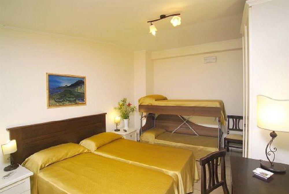Casa Famiani Bed & Breakfast Letojanni Exterior photo